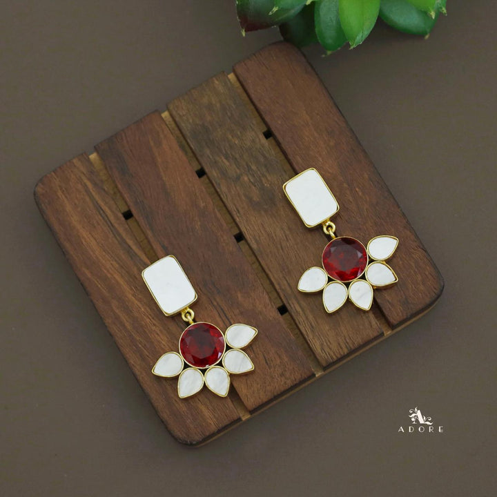 Sidra Glossy Round MOP Flower Earring