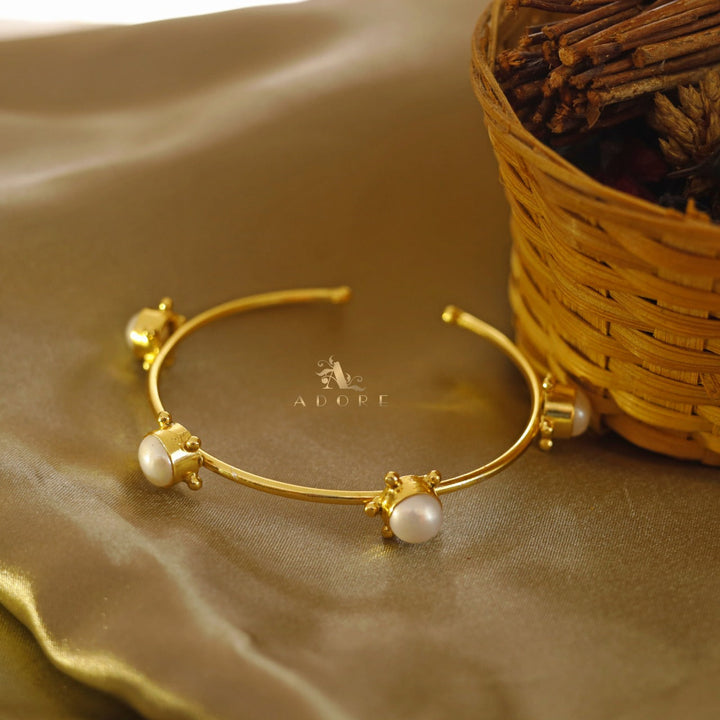 Baroona 4 Pearl Bangle