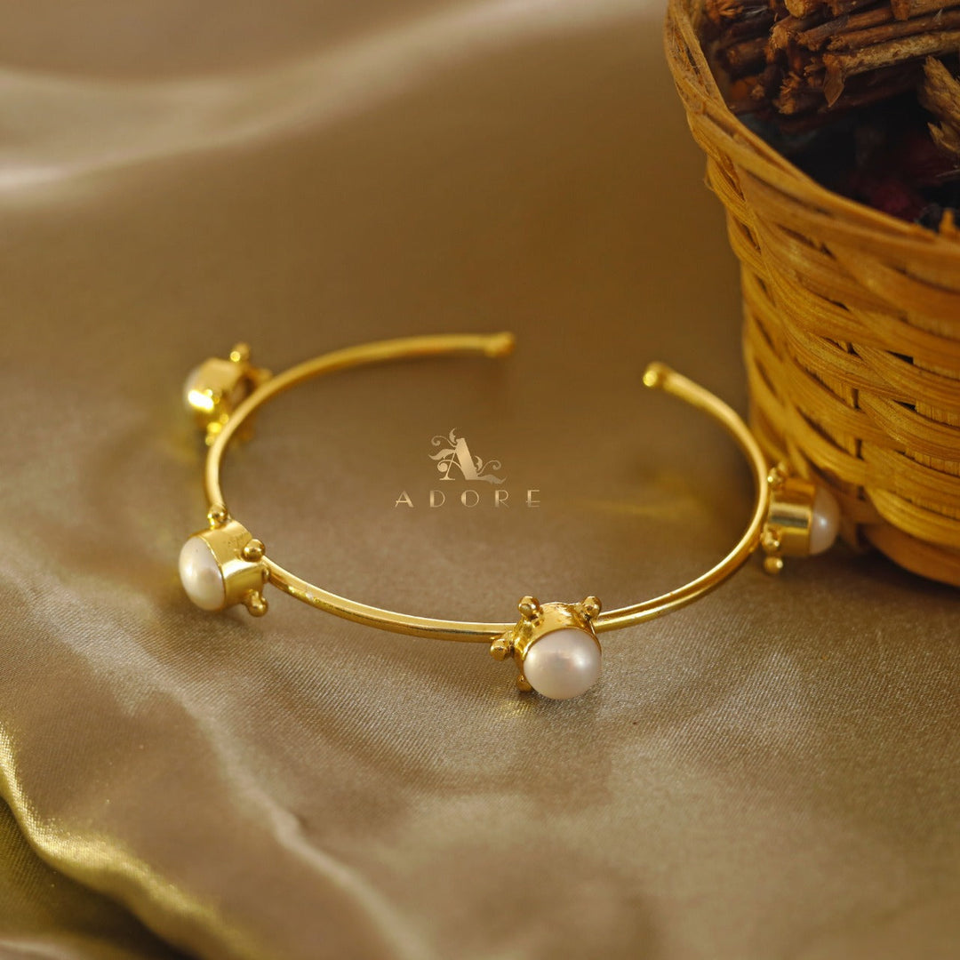 Baroona 4 Pearl Bangle