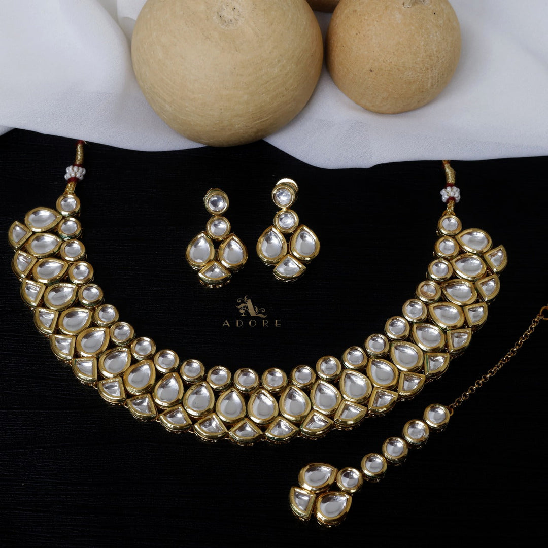Vaijayanthi Kundan Neckpiece With Earring + Tikka