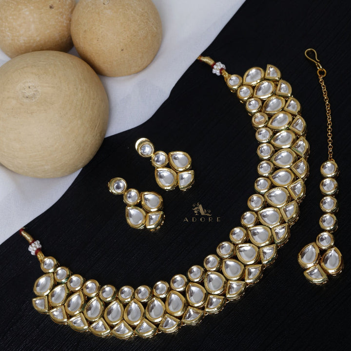 Vaijayanthi Kundan Neckpiece With Earring + Tikka