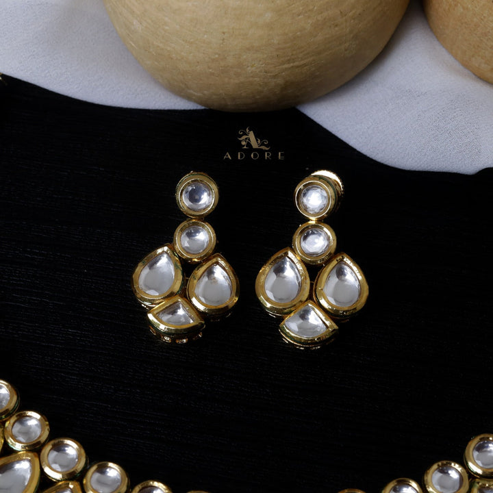 Vaijayanthi Kundan Neckpiece With Earring + Tikka