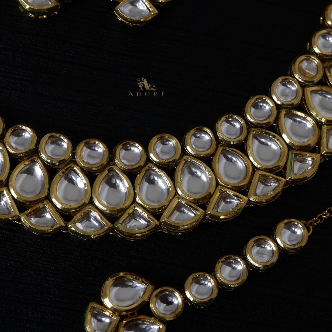 Vaijayanthi Kundan Neckpiece With Earring + Tikka