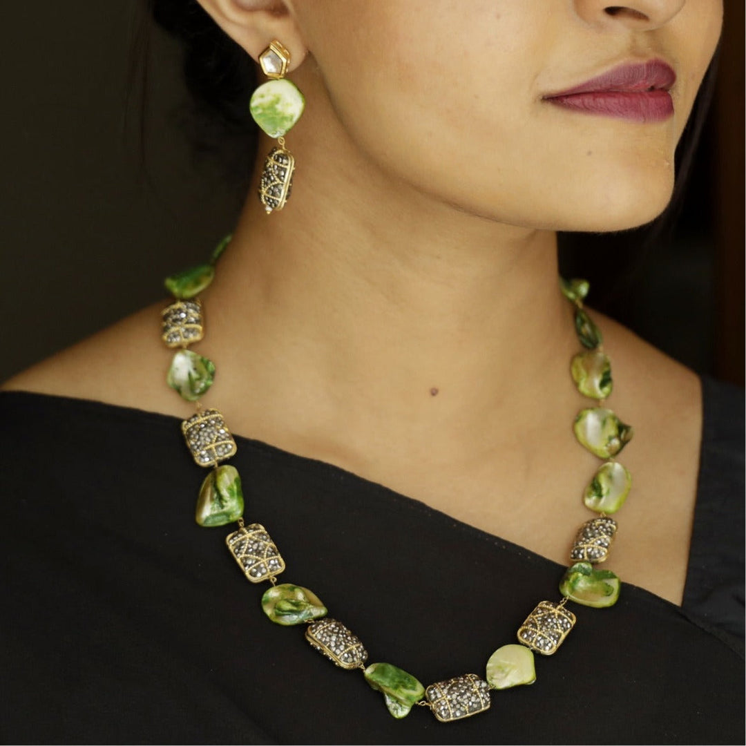 Vamshika Baroque Neckpiece With Earring ( Dyed Baroque )