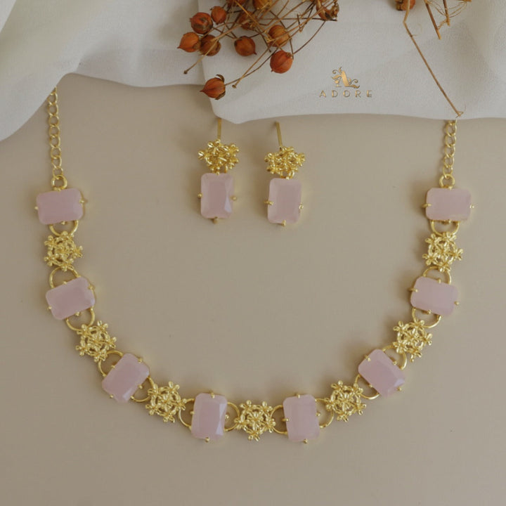 Nayara Elite Glossy Neckpiece With Earring