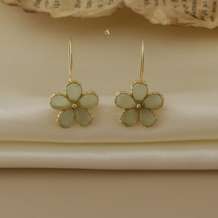 Toya Glossy Flower Drop