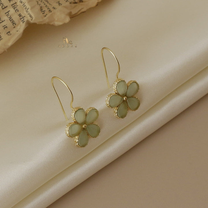 Toya Glossy Flower Drop