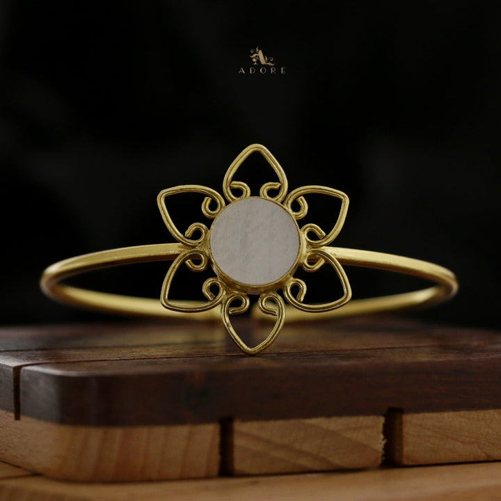 Flower Round MOP Bangle