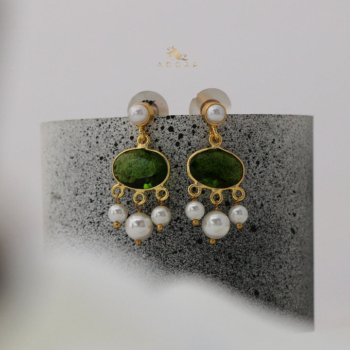 Inarva Glossy Oval Pearl Earring