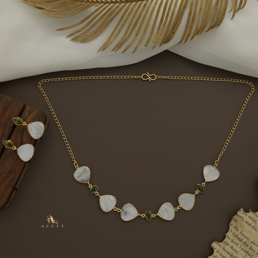 Taite MOP + Glossy Neckpiece With Earring