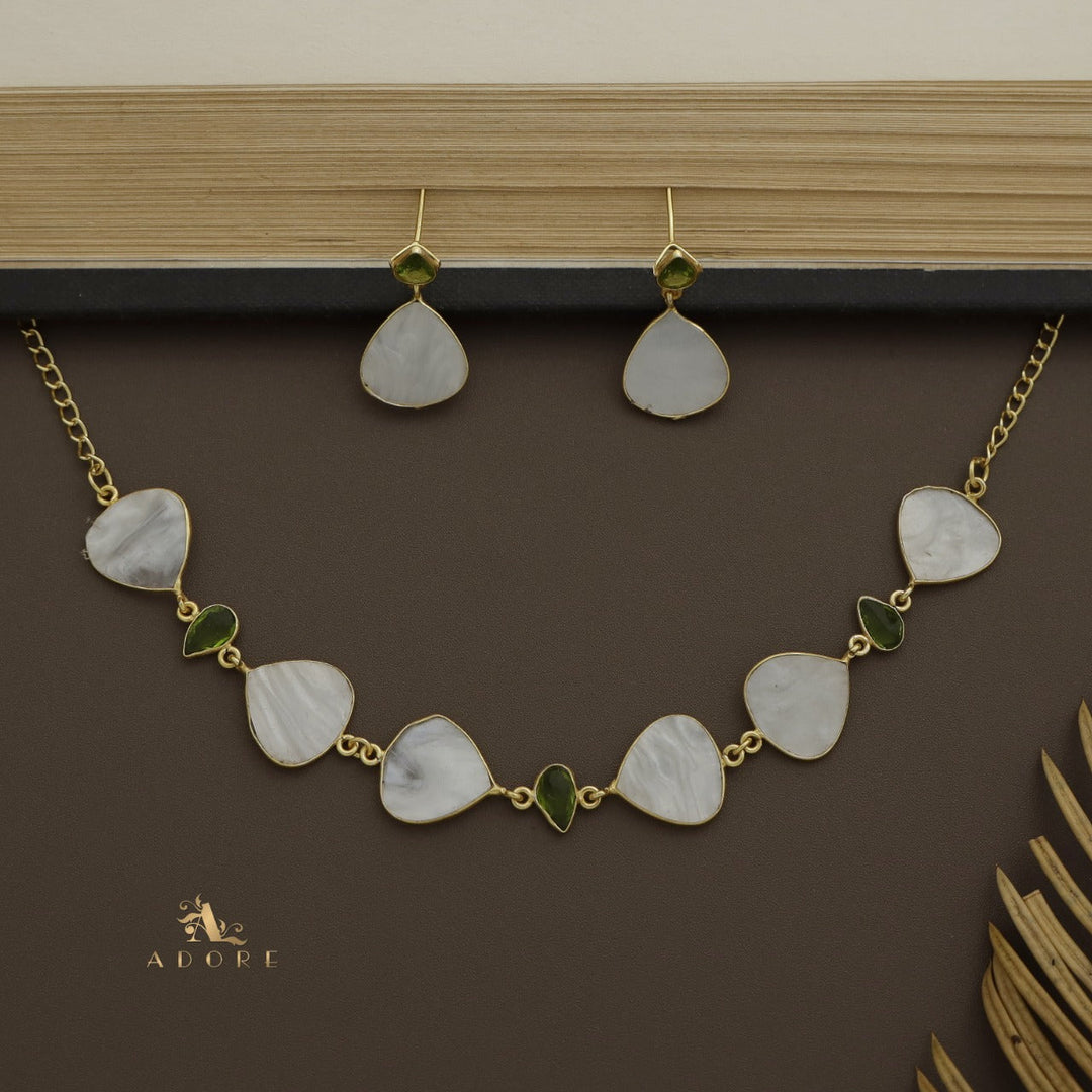 Taite MOP + Glossy Neckpiece With Earring