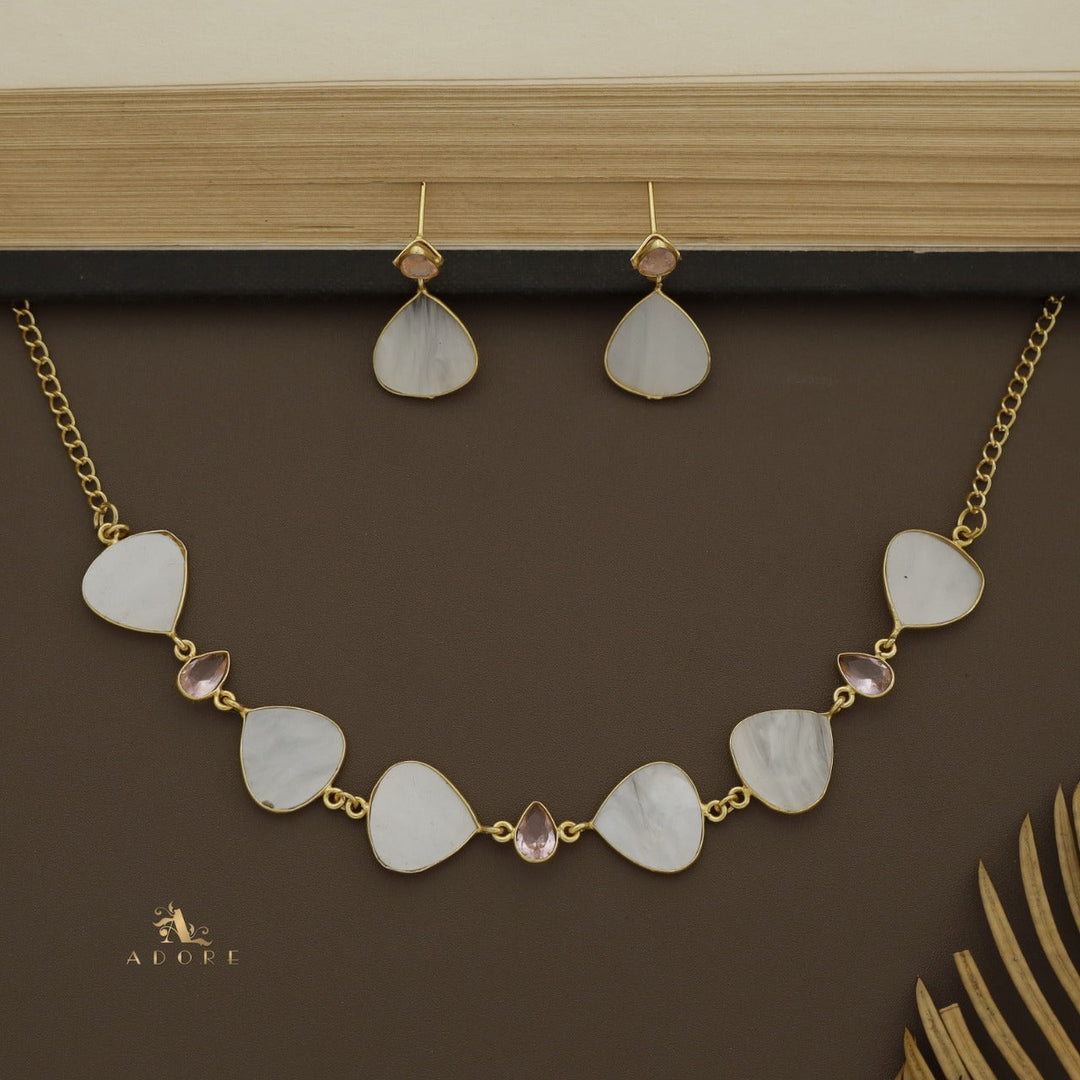Taite MOP + Glossy Neckpiece With Earring