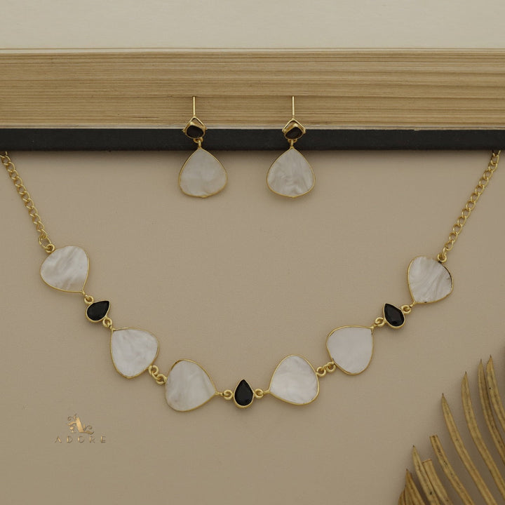 Taite MOP + Glossy Neckpiece With Earring