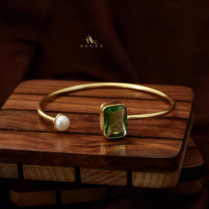 Lexi Square Glossy With Pearl Bracelet