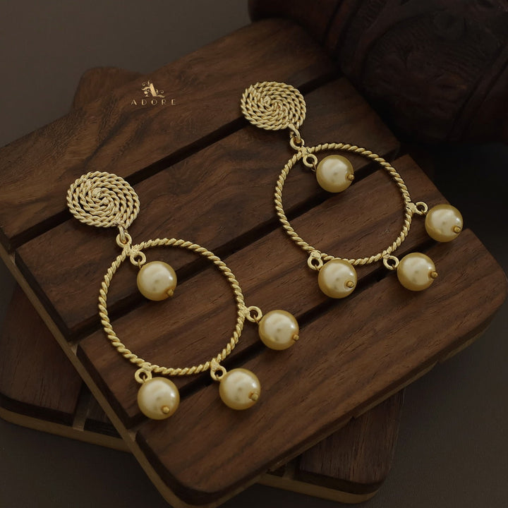 Twisted Round Pearls Earring