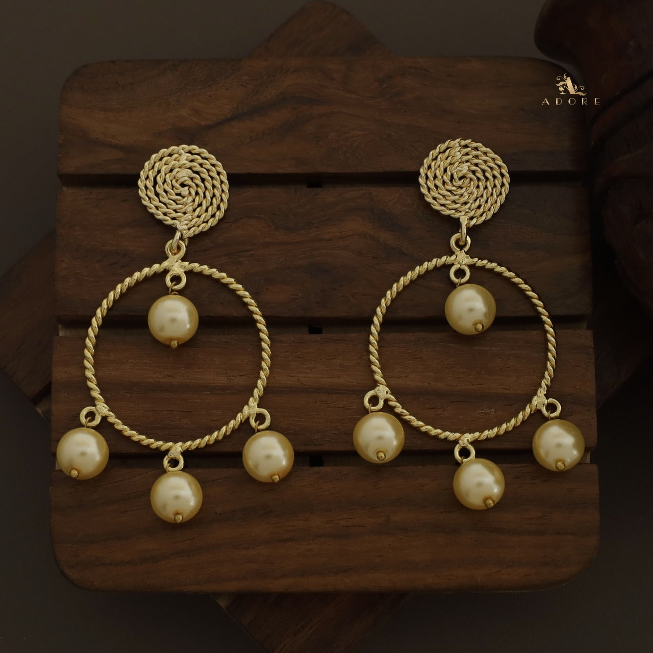 Twisted Round Pearls Earring