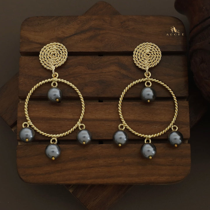 Twisted Round Pearls Earring