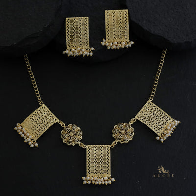 Aagney Foil Pearl Short Neckpiece With Earring