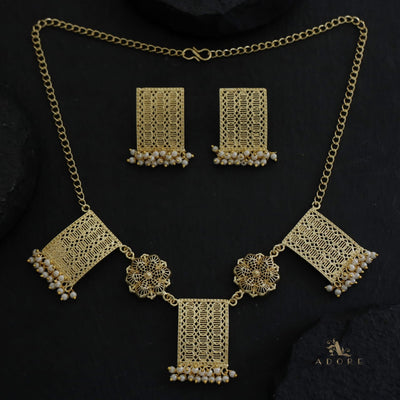 Aagney Foil Pearl Short Neckpiece With Earring