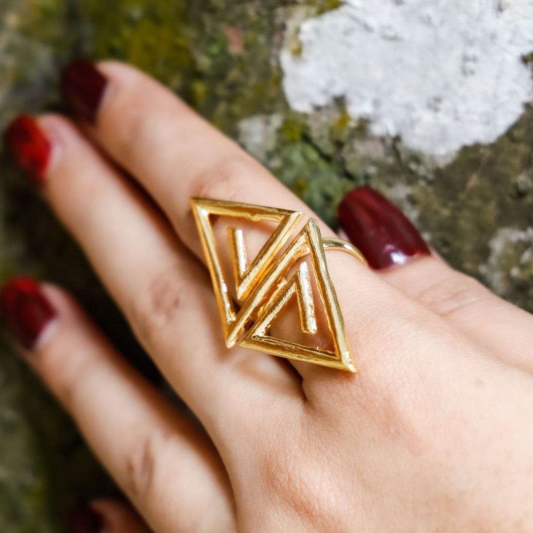 Golden Dual Triangle Ring