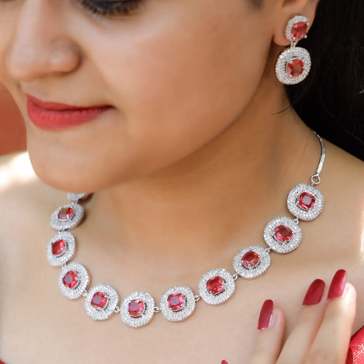 Arnika Silver Glossy Neckpiece With Earring