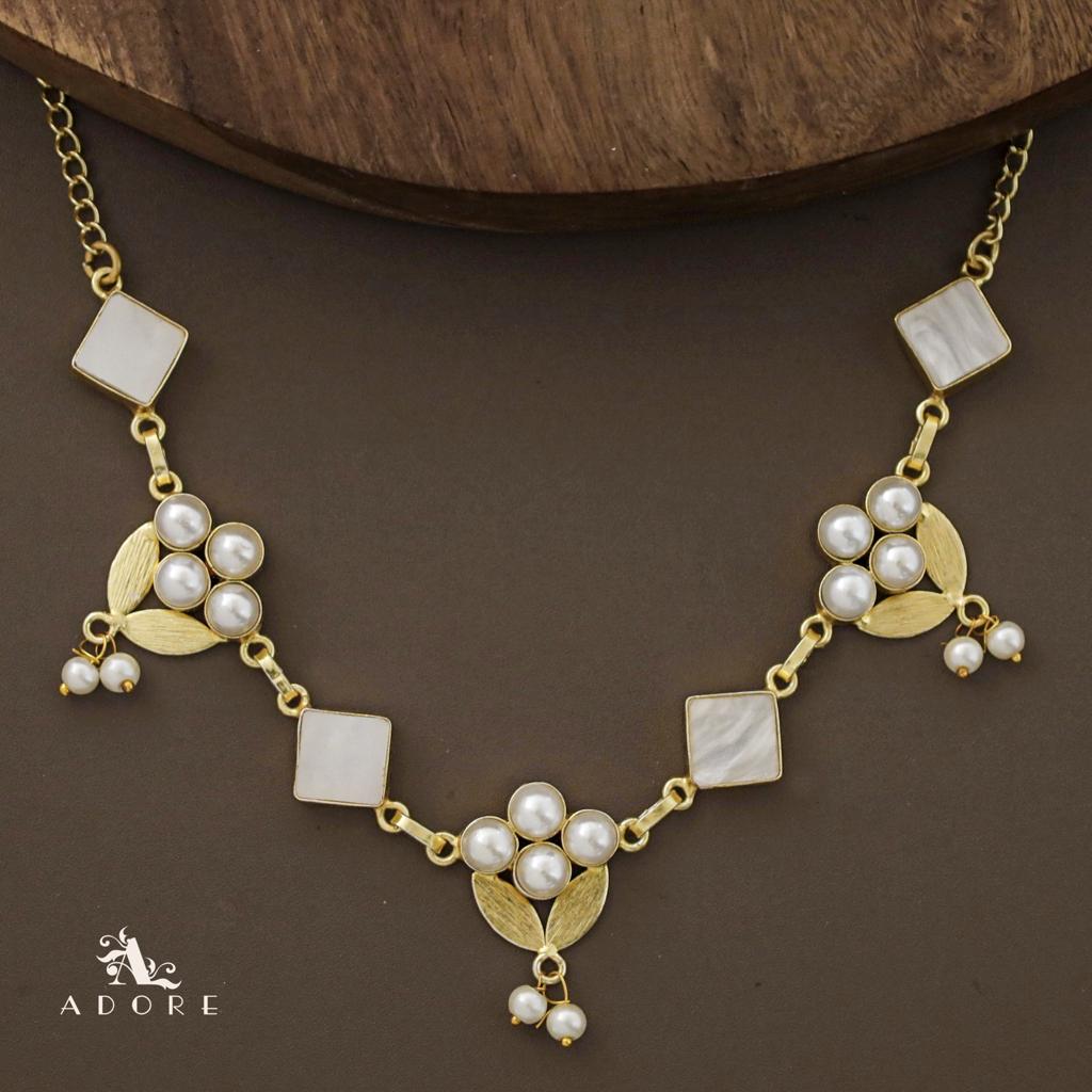 Zenita Diamond Glossy  Pearl Choker
