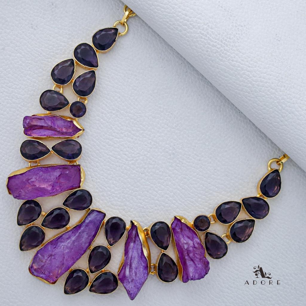 Taanusiya Neckpiece