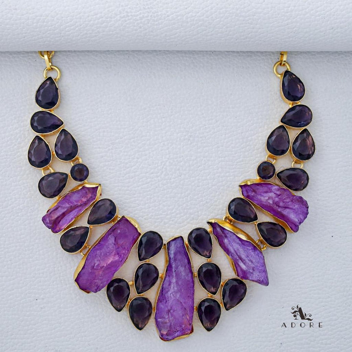 Taanusiya Neckpiece