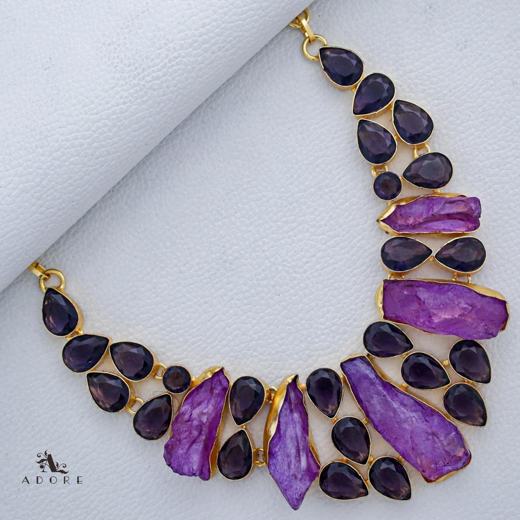 Taanusiya Neckpiece
