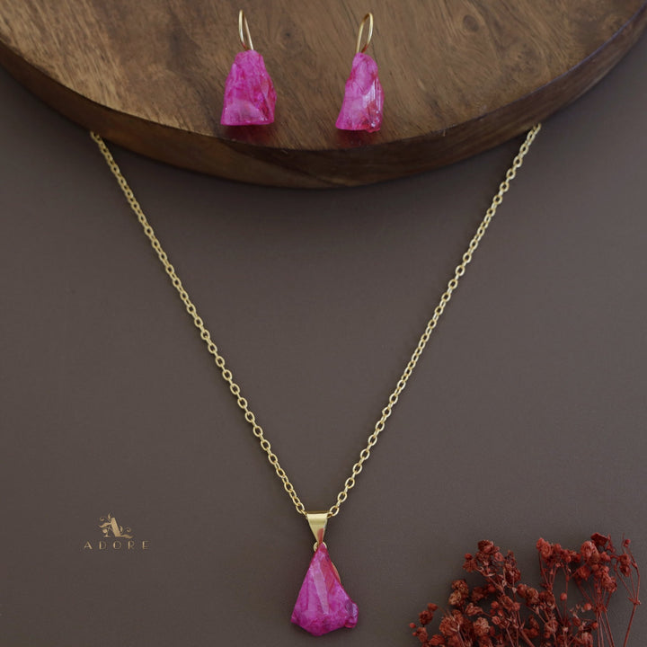 Tordis Raw Stone + Dyed Long Neckpiece With Drop