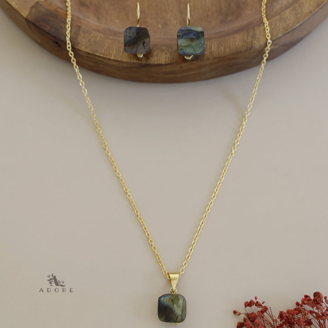 Tordis Raw Stone + Dyed Long Neckpiece With Drop