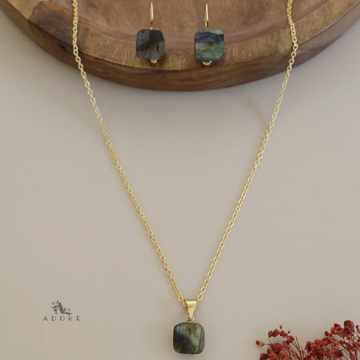 Tordis Raw Stone + Dyed Long Neckpiece With Drop