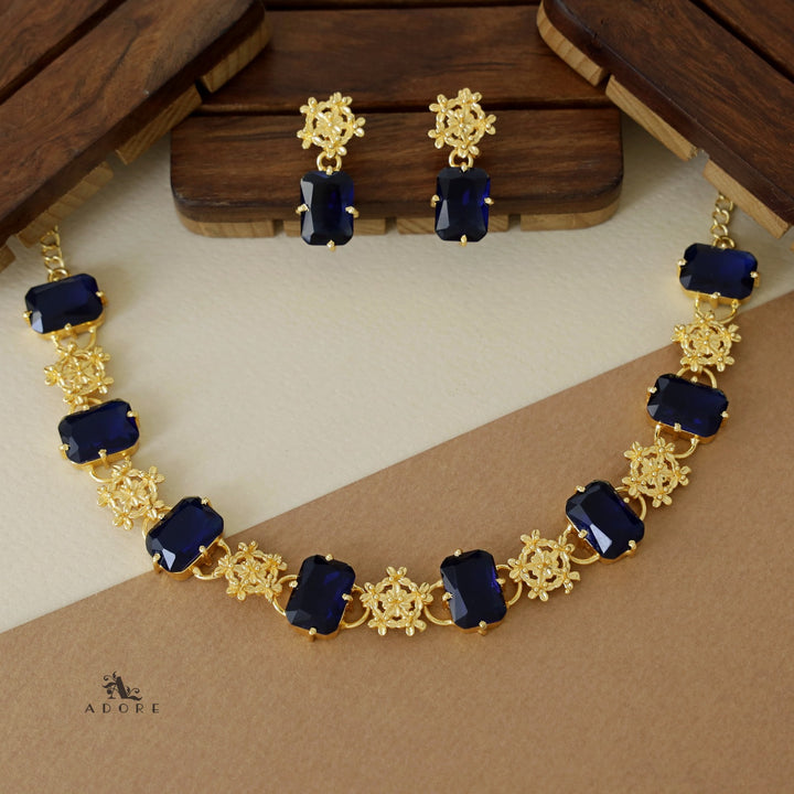 Nayara Elite Glossy Neckpiece With Earring