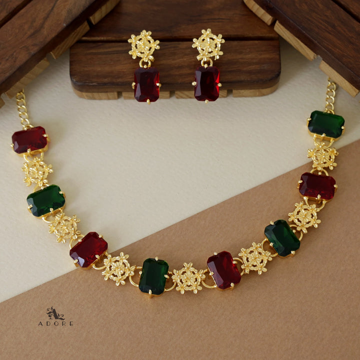 Nayara Elite Glossy Neckpiece With Earring