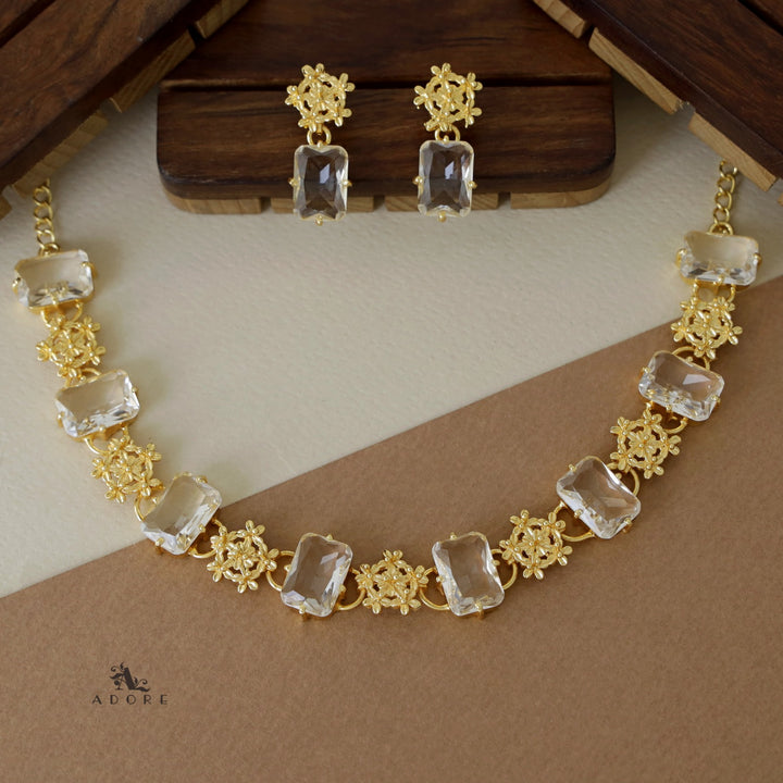 Nayara Elite Glossy Neckpiece With Earring