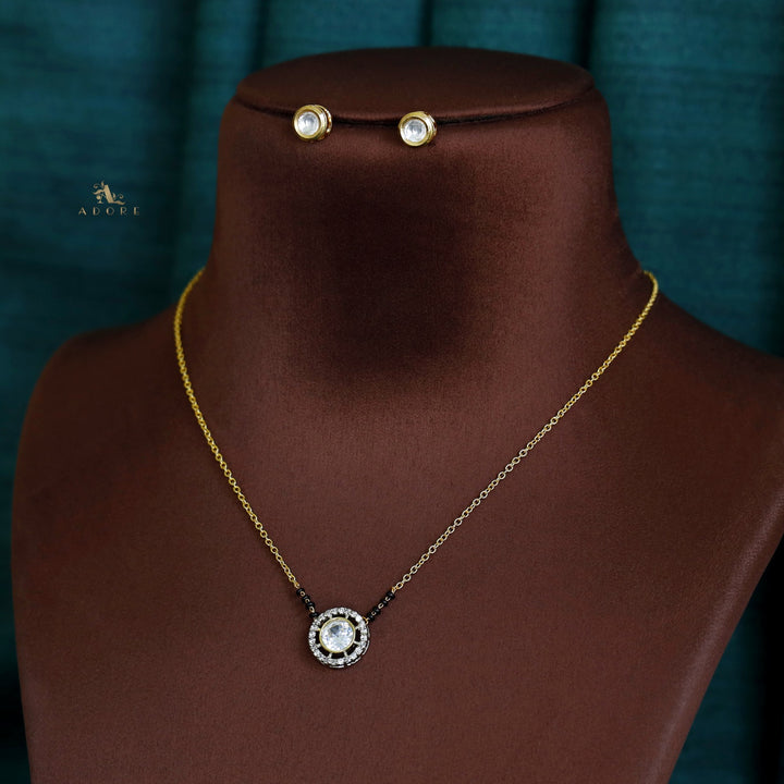 Nimaya Glossy Pendant Neckpiece with Kundan Stud