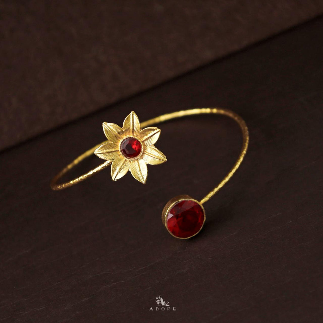 Aleka Glossy Flower Hammered Bangle