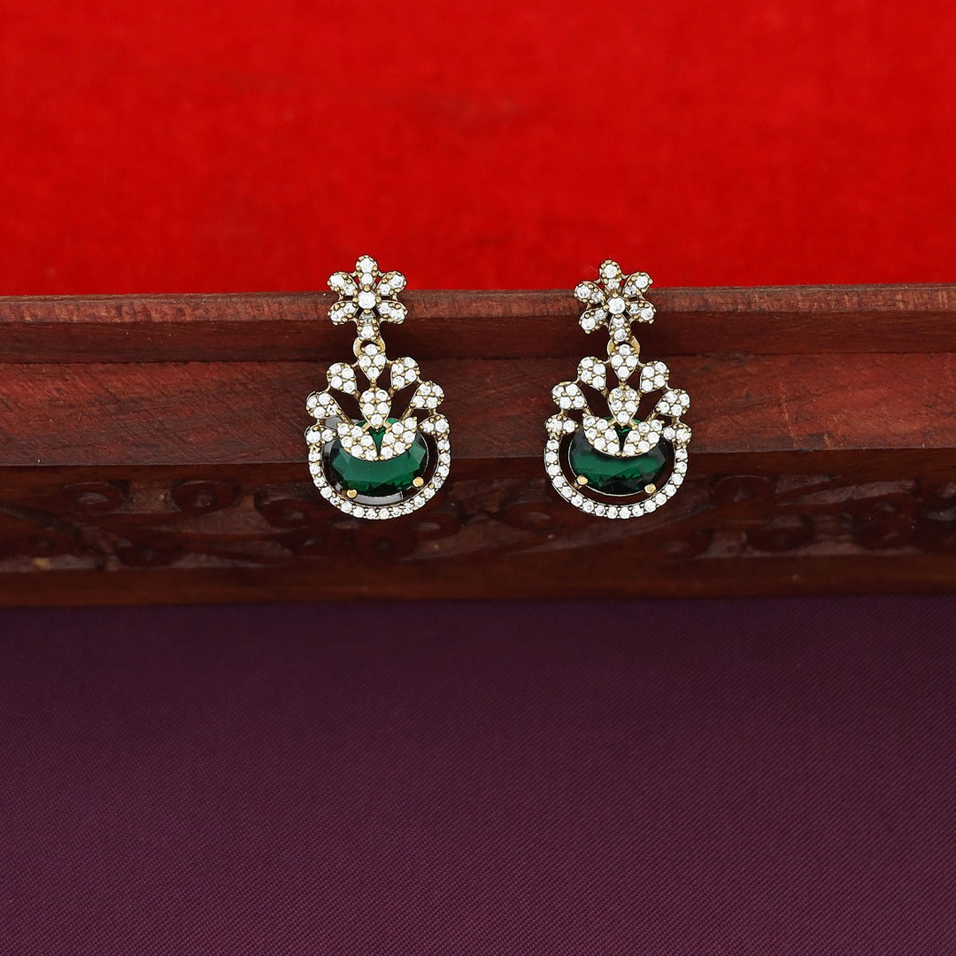 Harshini Stiff Glossy Short Neckpiece With Earring