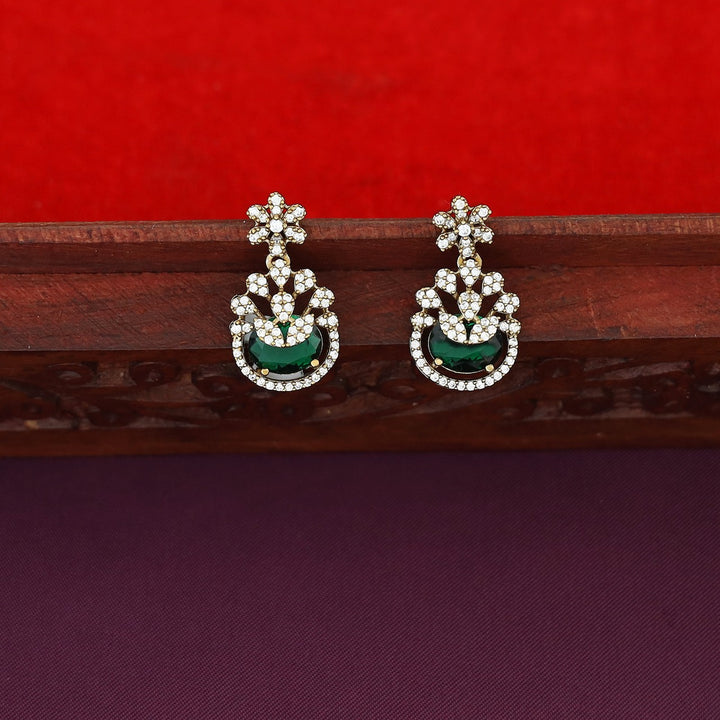 Harshini Stiff Glossy Short Neckpiece With Earring