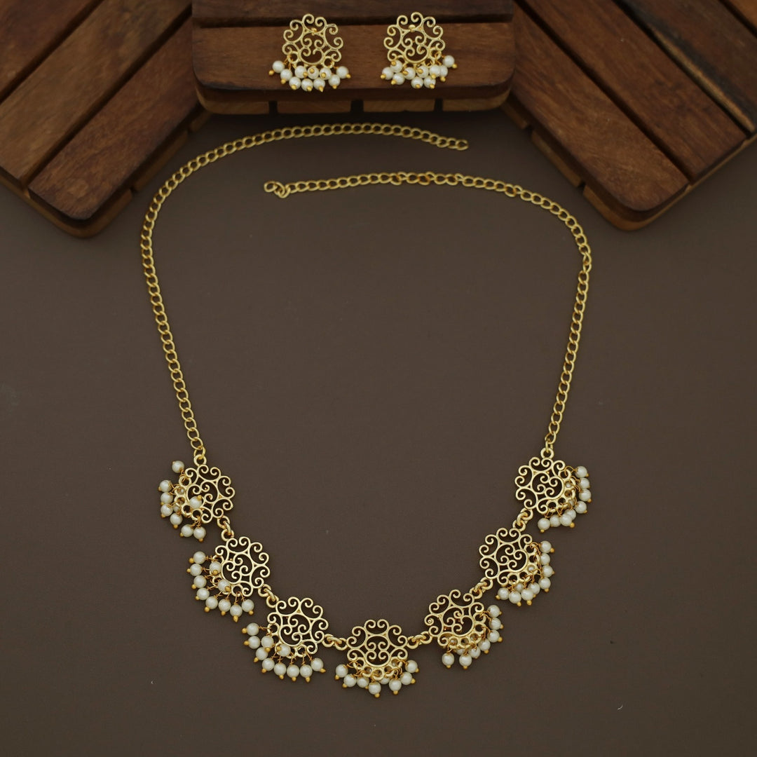 Golden Niralika Filigree Cluster Pearl Neckpiece with Earring