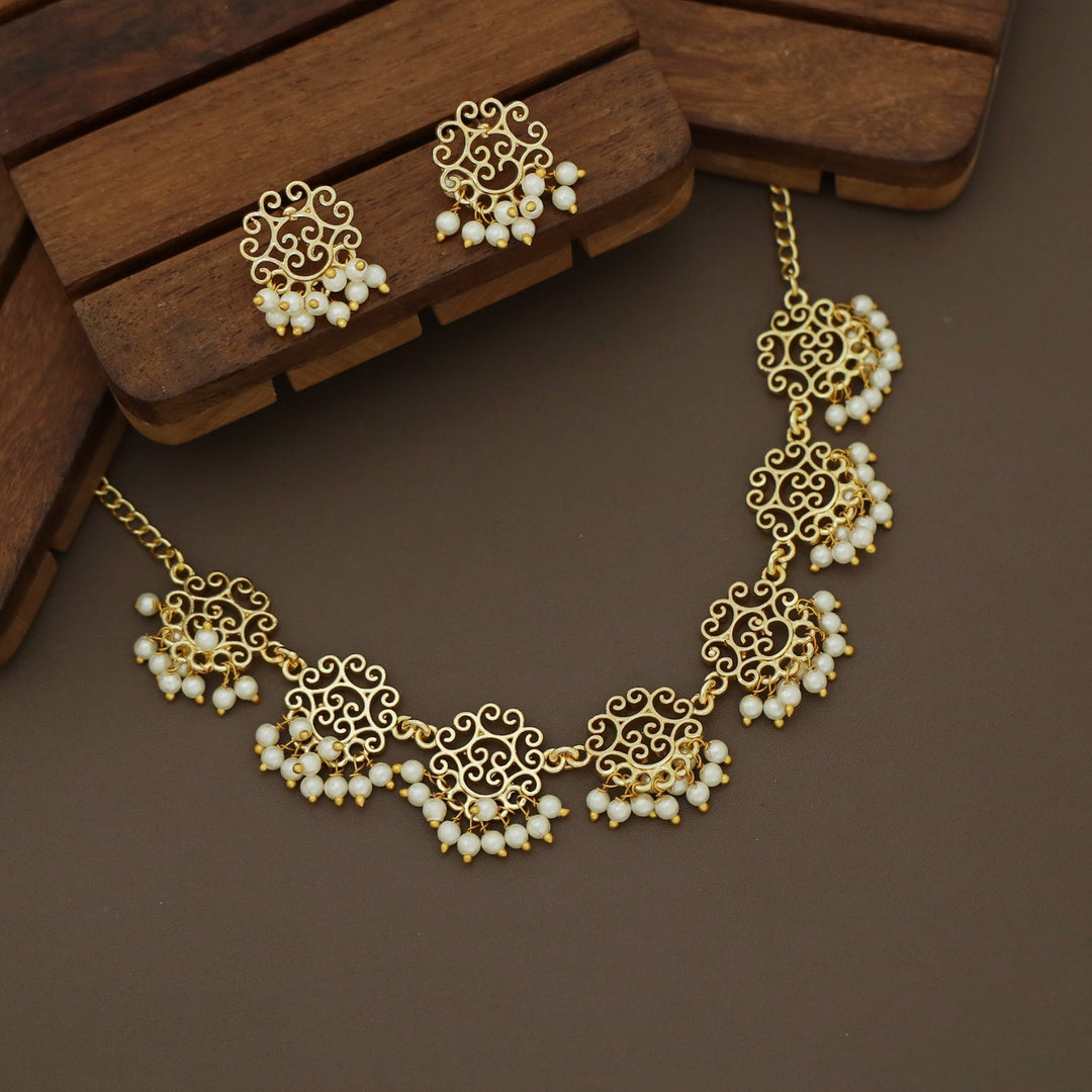Golden Niralika Filigree Cluster Pearl Neckpiece with Earring