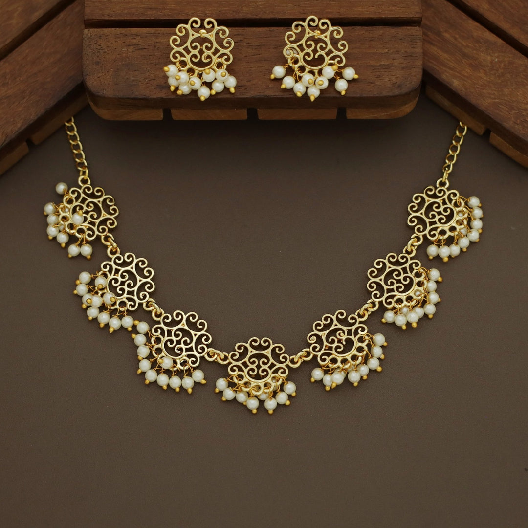 Golden Niralika Filigree Cluster Pearl Neckpiece with Earring