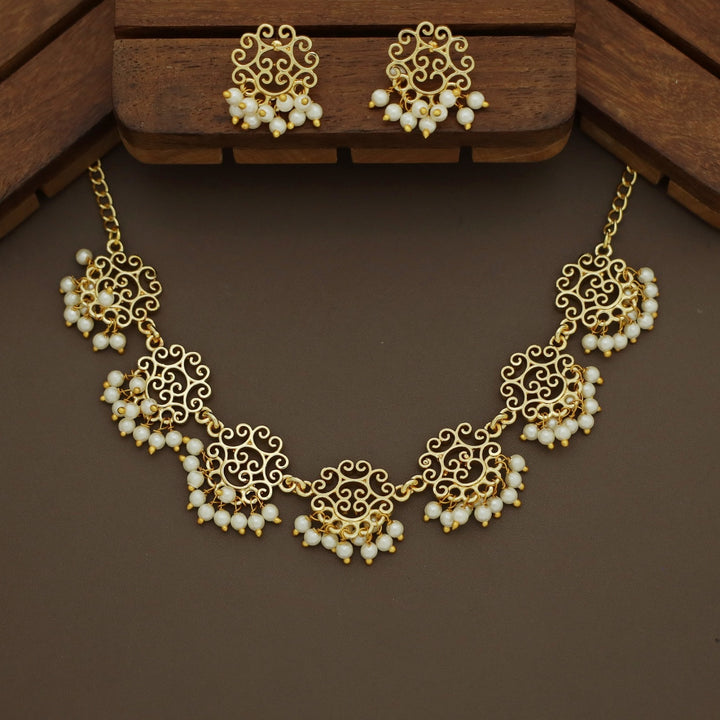 Golden Niralika Filigree Cluster Pearl Neckpiece with Earring