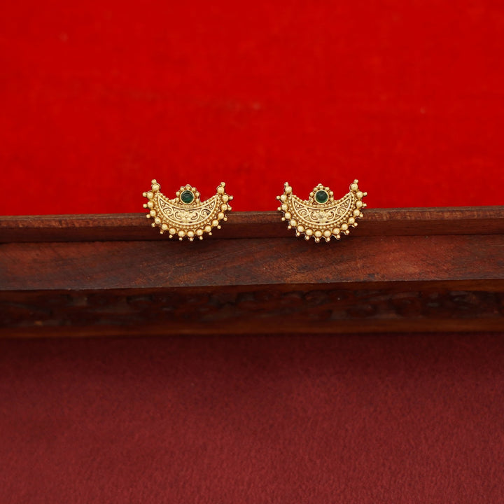 Alamkritha Tri Half Moon String Neckpiece