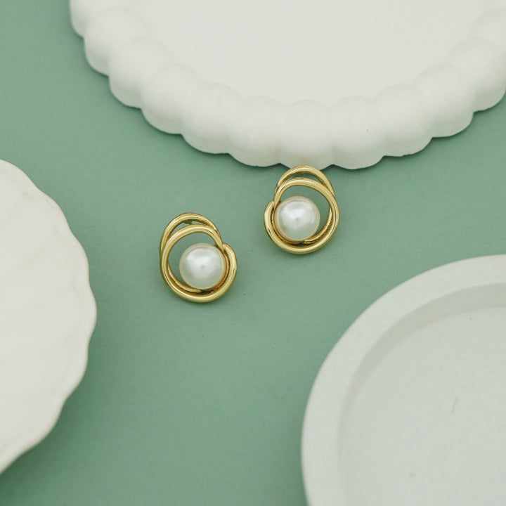 Robyn Golden Swirl Pearl Stud