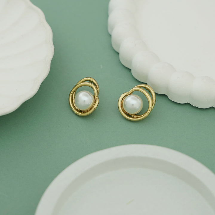 Robyn Golden Swirl Pearl Stud