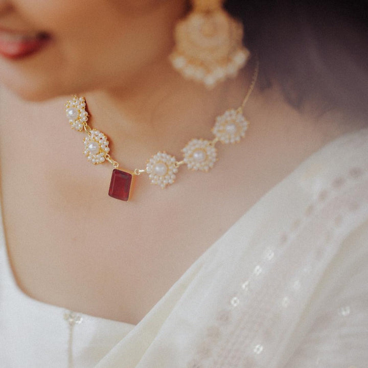 Adelita Glossy Rectangle Cluster Pearl Short Neckpiece / Choker