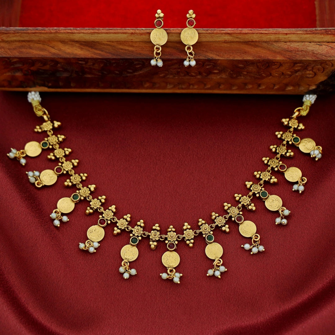 Thushara Kashi Pearl Short Neckpiece With Earring