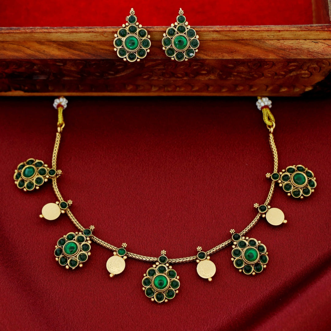 Sreelekha Floral Mini Kashi Short Neckpiece With Earring