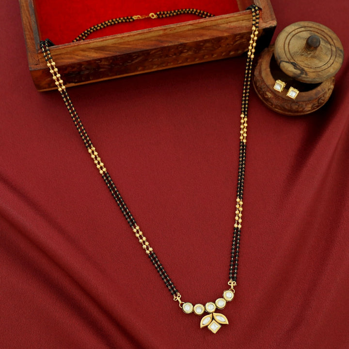 Hetva Mangalsutra Kundan Neckpiece With Stud